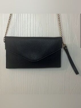🛍️Forever 21 Black Clutch with Wristlet Strap